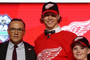 Seider unterschreibt Einstiegsvertrag bei NHL-Klub Detroit