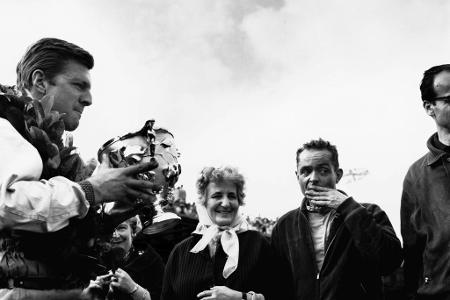 Seine Aufholjagd endet mit einem der schlimmsten Unfälle der Formel-1-Geschichte. Nach einem Crash mit Jim Clark verunglückt...