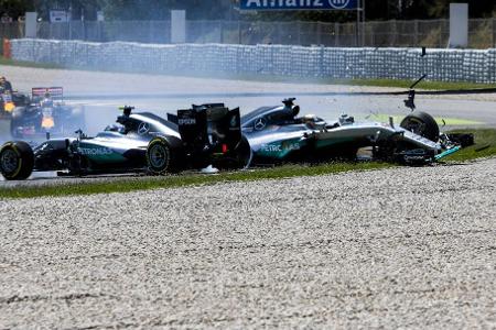 Ab 2014 dominieren die Silbernen nach Belieben. Zweimal setzt sich Hamilton klar durch. 2016 setzt Rosberg alles auf eine Ka...