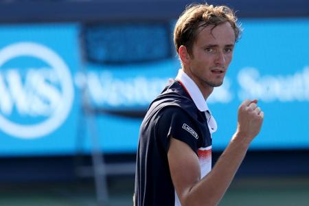 Djokovic-Bezwinger Medwedew feiert ersten Masters-Triumph Djokovic-Bezwinger Medwedew feiert ersten Masters-Triumph