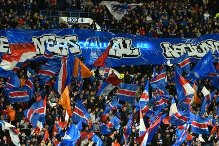 Nach rassistischen Gesängen: Teilausschluss für Glasgow Rangers Nach rassistischen Gesängen: Teilausschluss für Glasgow Rangers