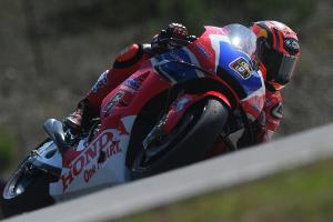 Unfreiwillige Premiere: Bradl stürzt als erster Pilot auf dem KymiRing