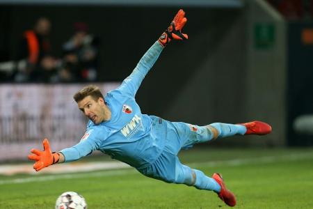 FCA verleiht Danso nach Southampton - Torwart Luthe verlängert FCA verleiht Danso nach Southampton - Torwart Luthe verlängert