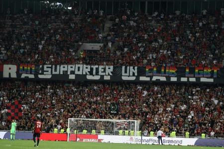 Homophobe Plakate: Derby zwischen Nizza und Marseille kurz vor Abbruch Homophobe Plakate: Derby zwischen Nizza und Marseille kurz vor Abbruch
