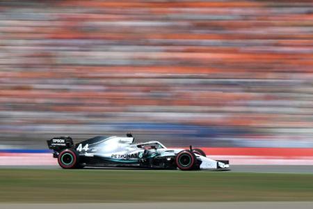 Hamilton im Training vor Verstappen und Vettel Hamilton im Training vor Verstappen und Vettel