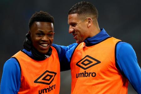 Zwar sind sich die Schalker Verantwortlichen eigentlich einig, dass spätestens nach dem Naldo-Abgang noch Verstärkungen her ...