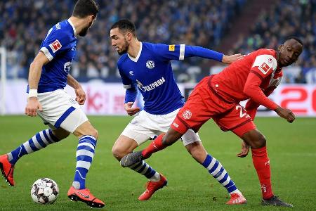Auf die Mannschaft wirkt sich der Heidel-Abgang scheinbar negativ aus: In Mainz (0:3) und gegen Düsseldorf (0:4) setzt es bi...
