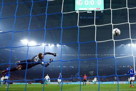Im Viertelfinale des DFB-Pokals setzt es den nächsten Rückschlag. Im Heimspiel gegen Werder gehen die Königsblauen 0:2 unter...