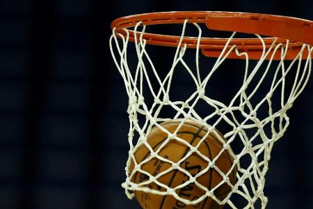 1500 Dollar für schlechte Sicht: Russell Crowe motzt nach Basketball-Rekordpartie in Australien 1500 Dollar für schlechte Sicht: Russell Crowe motzt nach Basketball-Rekordpartie in Australien