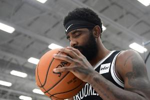 Hongkong-Demos bei Testspiel zwischen Nets und Raptors