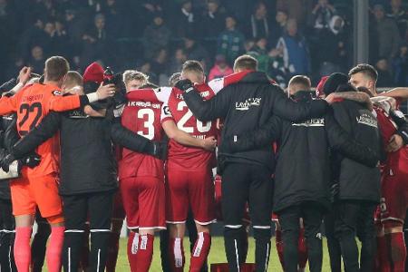 Sieg im Elfmeterschießen: Kaiserslautern wirft Nürnberg aus dem Pokal Sieg im Elfmeterschießen: Kaiserslautern wirft Nürnberg aus dem Pokal