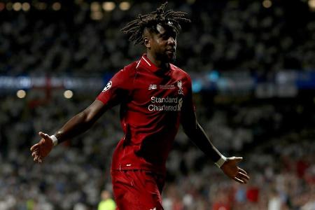 Vor Champions-League-Spiel in Genk: Liverpools Origi mit rassistischem Banner beleidigt Vor Champions-League-Spiel in Genk: Liverpools Origi mit rassistischem Banner beleidigt