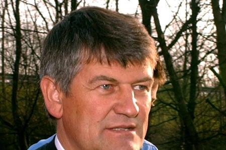Medien: Skandaltrainer Mayer wegen Medien: Skandaltrainer Mayer wegen