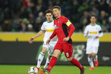Freiburg-Kapitän Frantz übt Kritik an Gehältern von unterklassigen Kickern Freiburg-Kapitän Frantz übt Kritik an Gehältern von unterklassigen Kickern