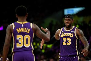 James führt Lakers zu erstem Saisonsieg - Pleite für Raptors