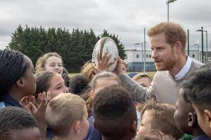 Prinz Harry unterstützt englische Rugby-Nationalmannschaft im WM-Finale