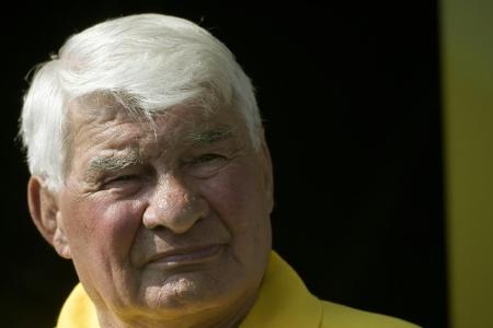 Französisches Rad-Idol Poulidor im Krankenhaus Französisches Rad-Idol Poulidor im Krankenhaus