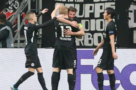 Die Abwehrspieler richten es für Frankfurt: Die Abwehrspieler richten es für Frankfurt: