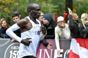 Marathon: Kipchoge durchbricht Zwei-Stunden-Schallmauer