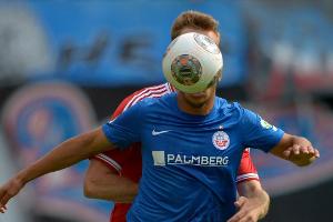 DFB-Anweisung: Rostocks Thellufsen muss Pedersen auf dem Trikot tragen