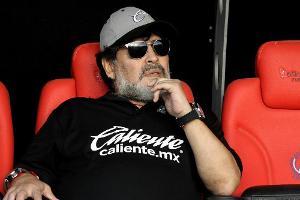 Maradona trainiert argentinischen Erstligisten La Plata
