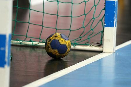 Handballerinnen mit letztem WM-Test in Stuttgart gegen Montenegro Handballerinnen mit letztem WM-Test in Stuttgart gegen Montenegro