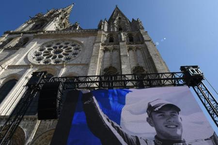 Emotionaler Abschied von Formel-2-Pilot Hubert in Chartres Emotionaler Abschied von Formel-2-Pilot Hubert in Chartres