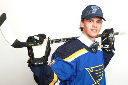 Stanley-Cup-Sieger St. Louis gibt Bokk an Carolina ab Stanley-Cup-Sieger St. Louis gibt Bokk an Carolina ab