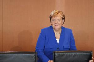 DFB legt Grundstein für neue Zentrale: Projekt für eine "gemeinsame Fußballseele"