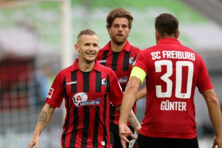 2:1 in Düsseldorf: Freiburg bleibt an den Bayern dran 2:1 in Düsseldorf: Freiburg bleibt an den Bayern dran