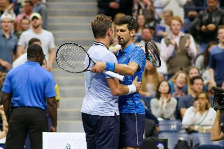 US Open: Titelverteidiger Djokovic gibt im Achtelfinale auf US Open: Titelverteidiger Djokovic gibt im Achtelfinale auf
