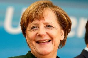 Medien: Kanzlerin Merkel bei Keller-Wahl auf DFB-Bundestag dabei