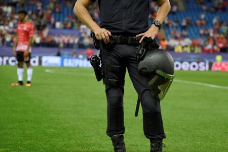 Bayern-Belgrad: 30 Festnahmen - Polizei verhindert Schlimmeres Bayern-Belgrad: 30 Festnahmen - Polizei verhindert Schlimmeres