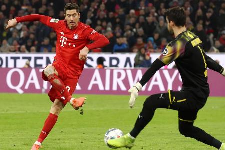 Am Samstagabend empfing der FC Bayern den BVB zum Topspiel der Fußball-Bundesliga. Hierbei spielten die Münchner die Schwarz... Am Samstagabend empfing der FC Bayern den BVB zum Topspiel der Fußball-Bundesliga. Hierbei spielten die Münchner die Schwarz...