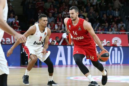 Pensionär Hoeneß sieht Niederlage der Bayern-Basketballer Pensionär Hoeneß sieht Niederlage der Bayern-Basketballer