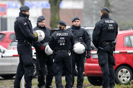 Vier Hoffenheim-Fans bei Ausschreitungen verletzt Vier Hoffenheim-Fans bei Ausschreitungen verletzt