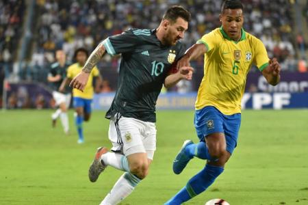 Bei Comeback: Messi schießt Argentinien zum Sieg gegen Brasilien Bei Comeback: Messi schießt Argentinien zum Sieg gegen Brasilien