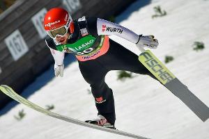 Schock für Eisenbichler: Sturz im Qualifikationsspringen in Kuusamo