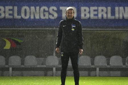 Regen und Kälte: Ungemütliches erstes Training für Klinsmann Regen und Kälte: Ungemütliches erstes Training für Klinsmann