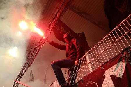 Wegen Pyro-Technik: 18.300 Euro Geldstrafe für Eintracht Wegen Pyro-Technik: 18.300 Euro Geldstrafe für Eintracht
