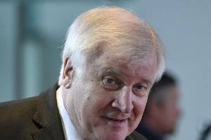 Seehofer: "Wir dulden keine Gewalt bei Fußballspielen"