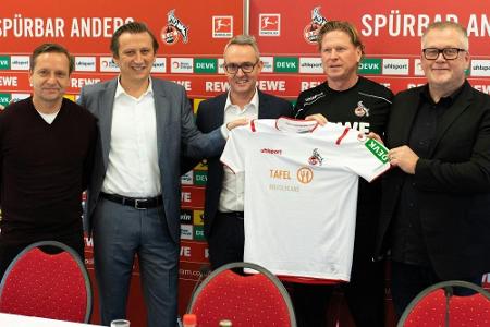 1. FC Köln im Derby mit Tafel-Logo auf dem Trikot 1. FC Köln im Derby mit Tafel-Logo auf dem Trikot