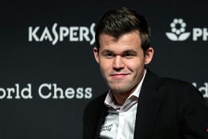 Schach: Carlsen versteigert WM-Jackett für Schulprojekt