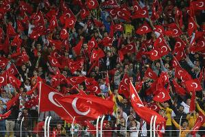 Laut Medien: Milde UEFA-Strafe für türkischen Militärgruß