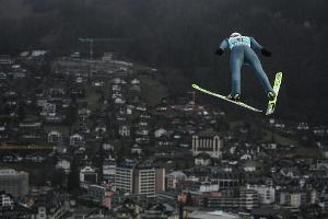 Geiger fliegt knapp am Podest vorbei - Kobayashi siegt
