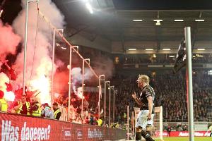 Pyrotechnik beim Derby: St. Pauli und HSV sollen 430.000 Euro zahlen