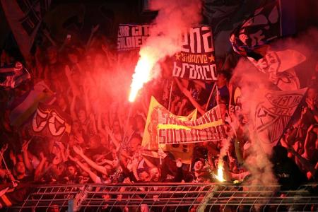 Wegen Pyro-Strafe: Carl Zeiss Jena klagt gegen DFB Wegen Pyro-Strafe: Carl Zeiss Jena klagt gegen DFB