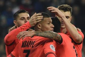 Paris gewinnt bei Kehrer-Comeback