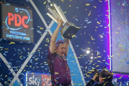 Weltmeister Wright und WM-Überraschung Sherrock bei Promi-Darts-WM Weltmeister Wright und WM-Überraschung Sherrock bei Promi-Darts-WM
