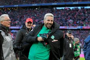 Urlaubsgruß mit Bierdose: Baumann rüffelt Pizarro